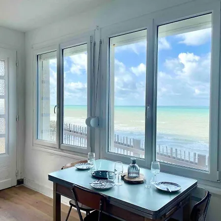 - Exceptional View Apartment Ault
